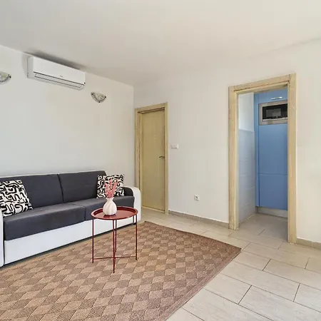 Vila Provencal - Beachfront With Infinity Pool Trogir
