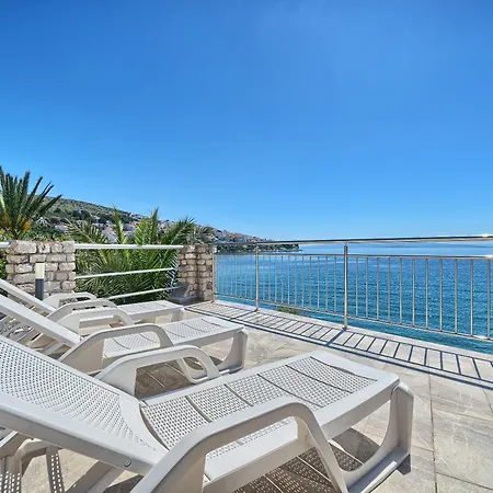 Provencal - Beachfront With Infinity Pool *