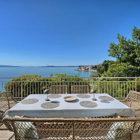 Provencal - Beachfront With Infinity Pool Trogir