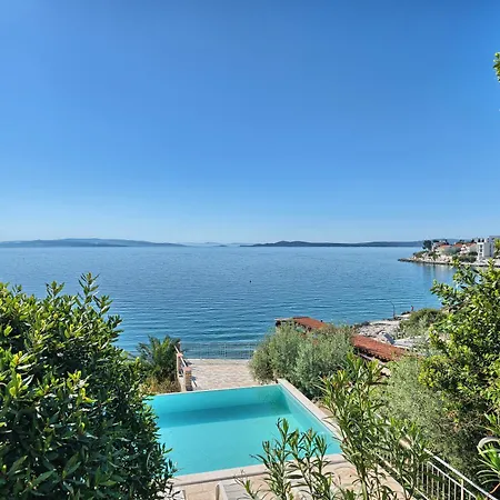 Provencal - Beachfront With Infinity Pool Willa Trogir