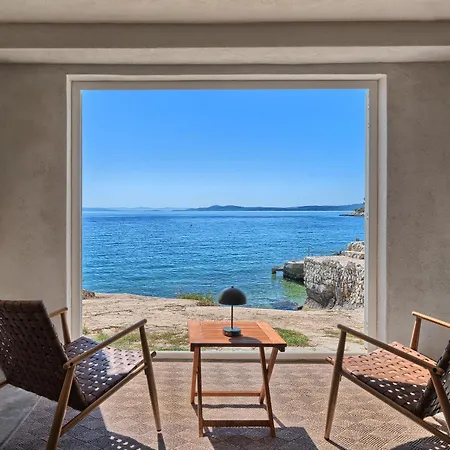 Provencal - Beachfront With Infinity Pool Trogir