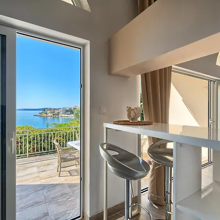 Provencal - Beachfront With Infinity Pool *