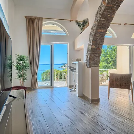 Provencal - Beachfront With Infinity Pool Trogir