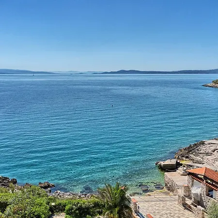 Provencal - Beachfront With Infinity Pool Willa Trogir