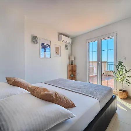 Provencal - Beachfront With Infinity Pool