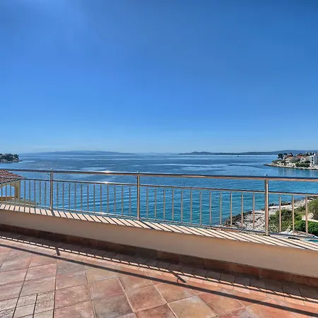 Provencal - Beachfront With Infinity Pool Vila *