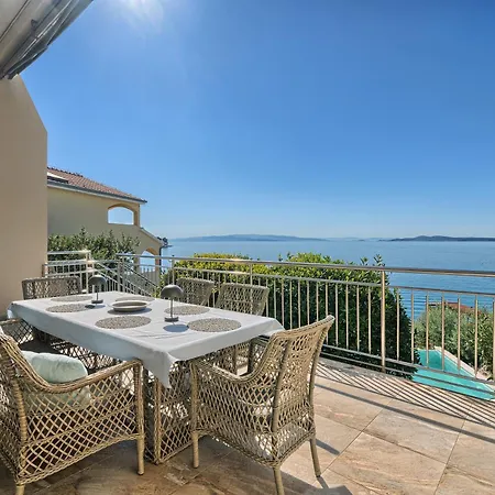 Provencal - Beachfront With Infinity Pool